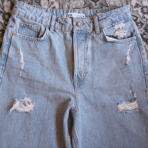 Zara High Rise Baggy Jeans Size 6 Button Fly Light Wash Raw Hem Destroyed - Picture 3 of 14